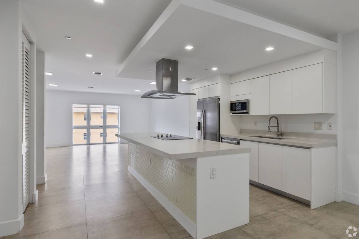 Townhouse for rent at 434 SW 10th St, Miami, FL 33130