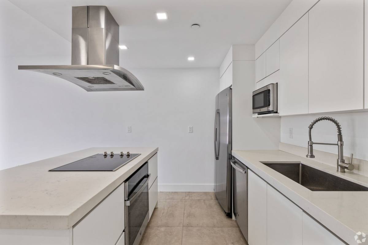 Townhouse for rent at 434 SW 10th St, Miami, FL 33130