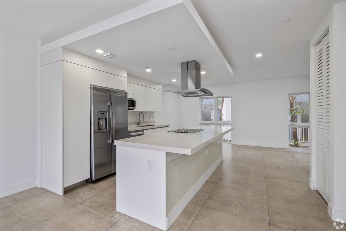 Townhouse for rent at 434 SW 10th St, Miami, FL 33130