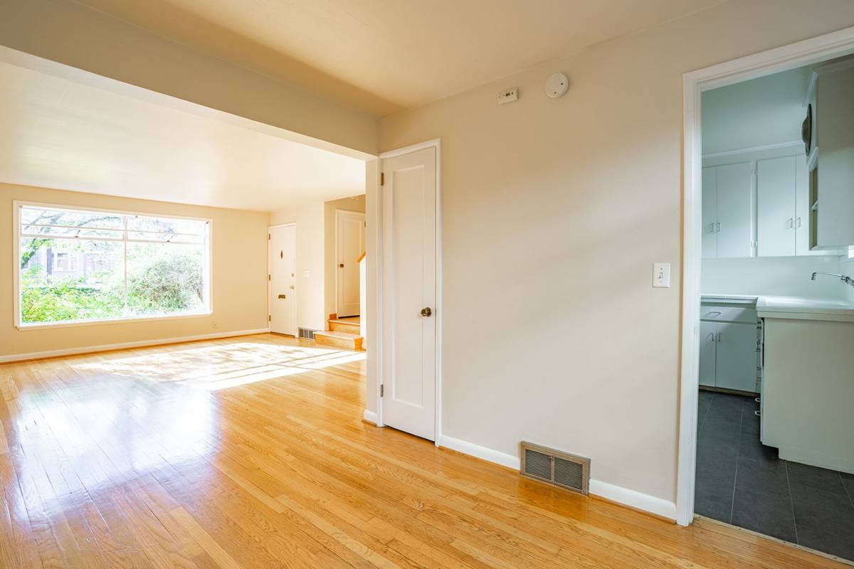 Townhouse for rent at 700-742 E Olive St, Seattle, WA 98122