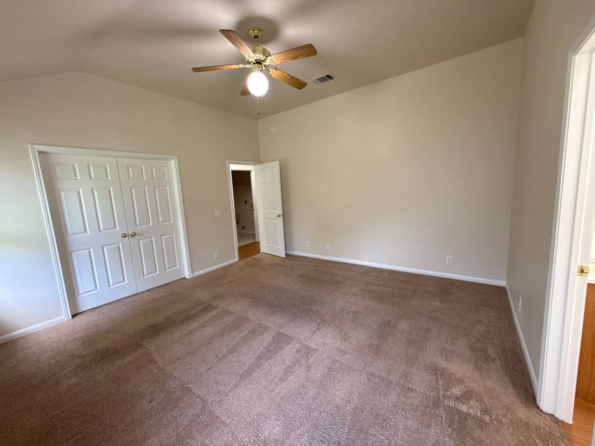 House for rent at 122 Little Lake Rd, Hutto, TX 78634