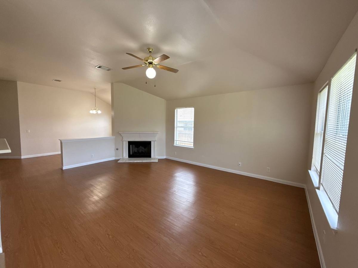 House for rent at 122 Little Lake Rd, Hutto, TX 78634