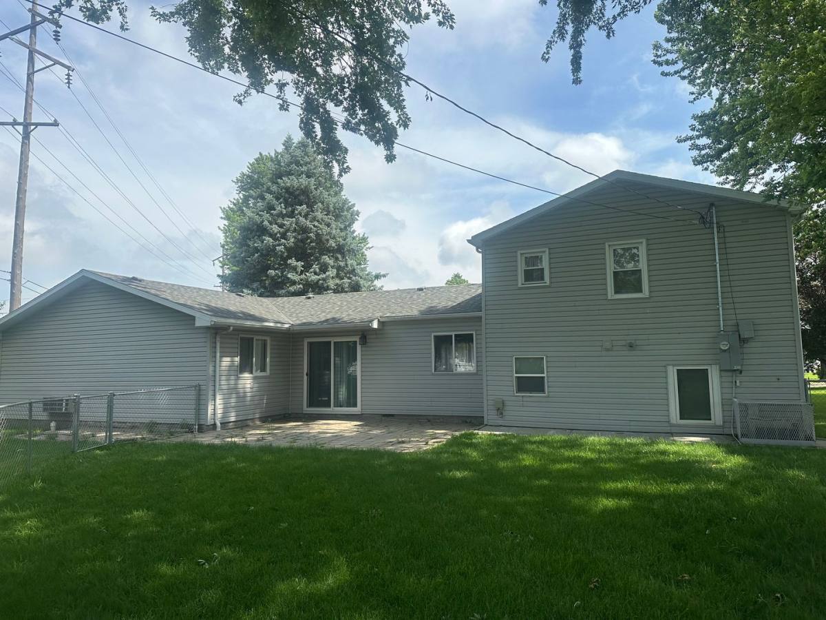 House for rent at 537 E Memorial Dr, Grand Island, NE 68801