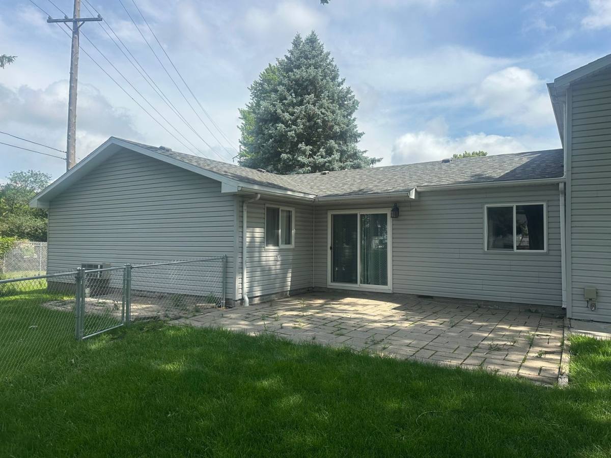House for rent at 537 E Memorial Dr, Grand Island, NE 68801