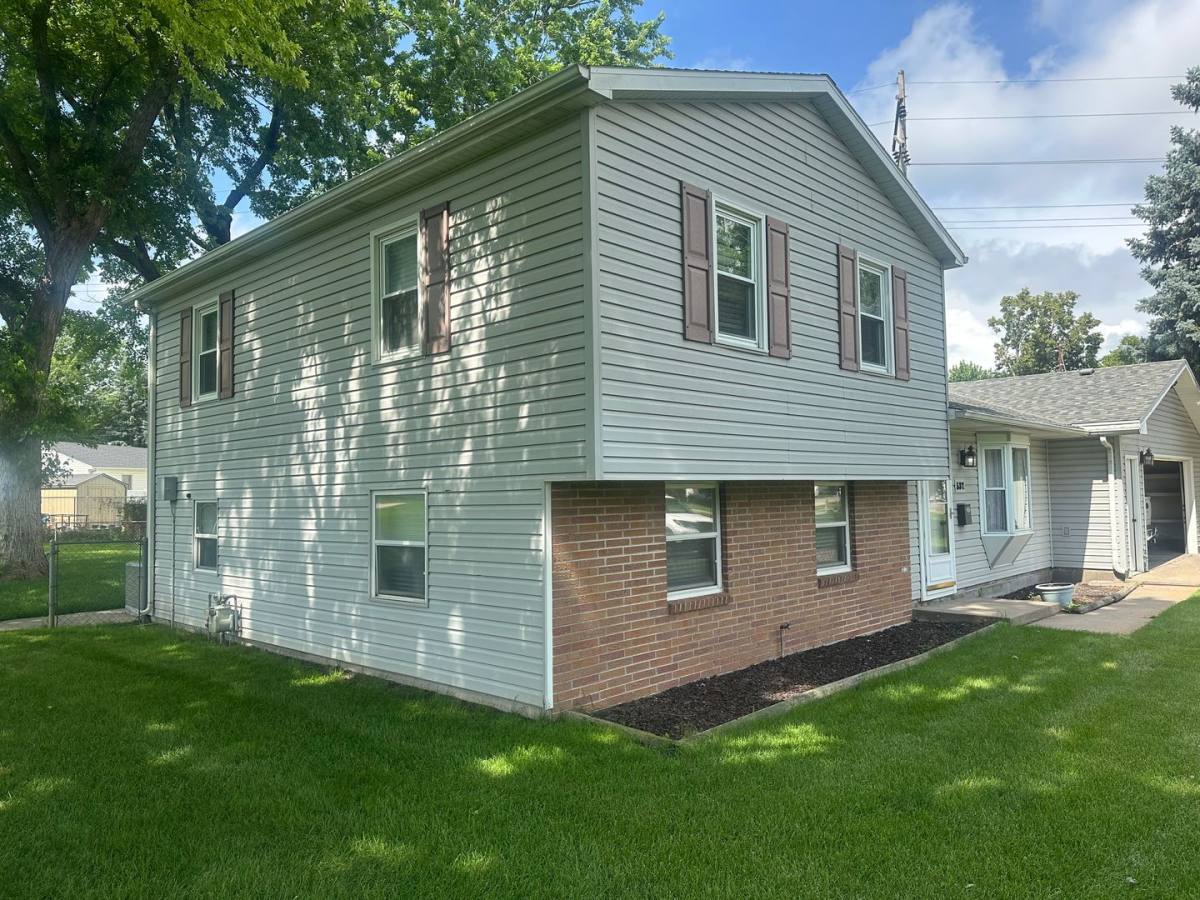 House for rent at 537 E Memorial Dr, Grand Island, NE 68801