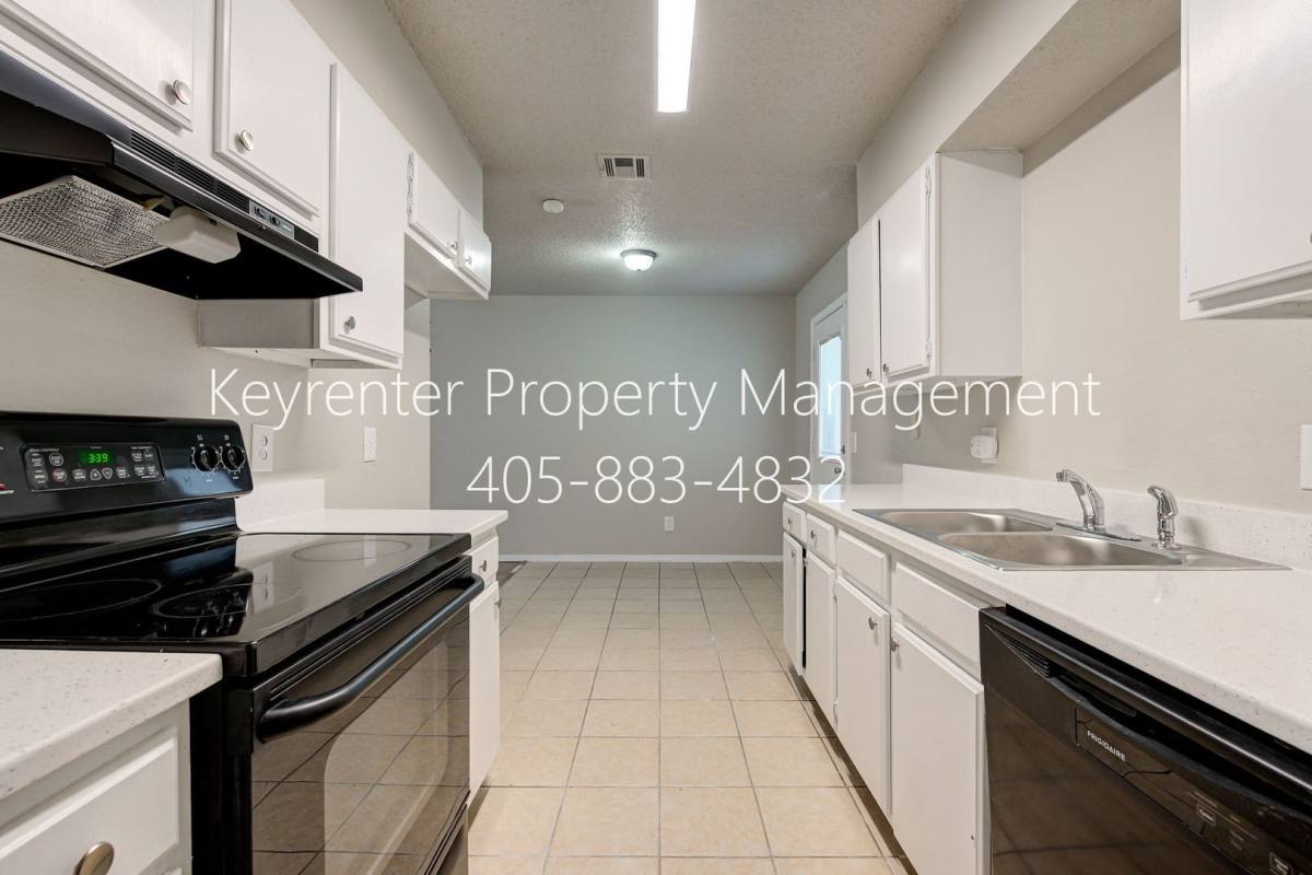House for rent at 313 Belmont Dr, Edmond, OK 73034