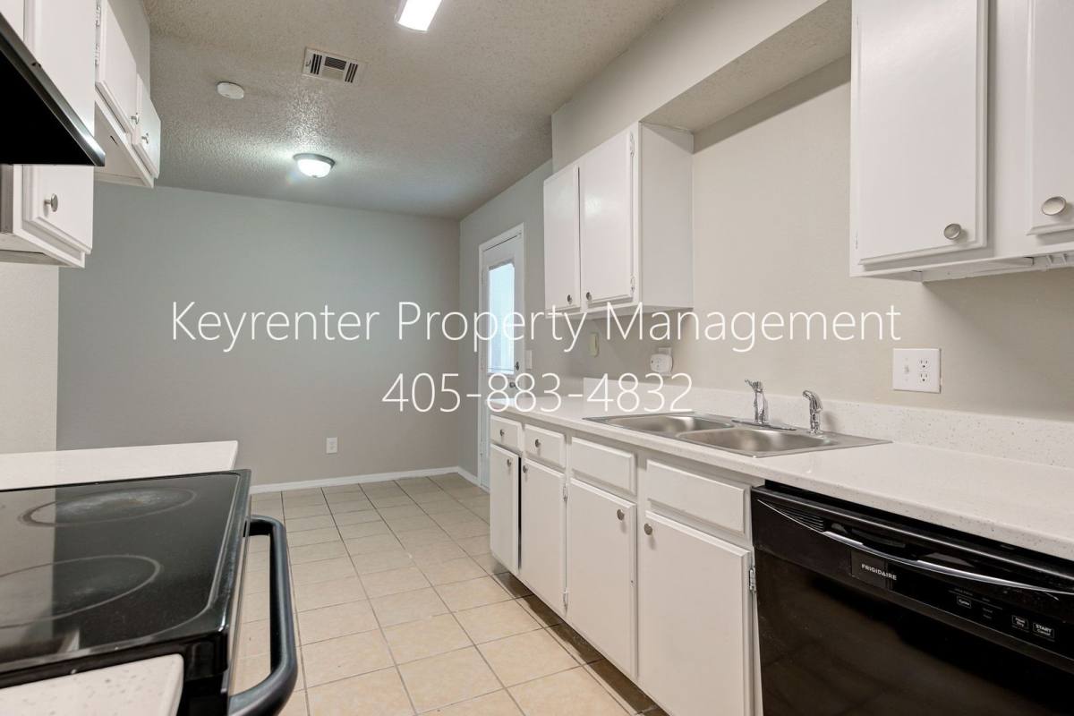 House for rent at 313 Belmont Dr, Edmond, OK 73034