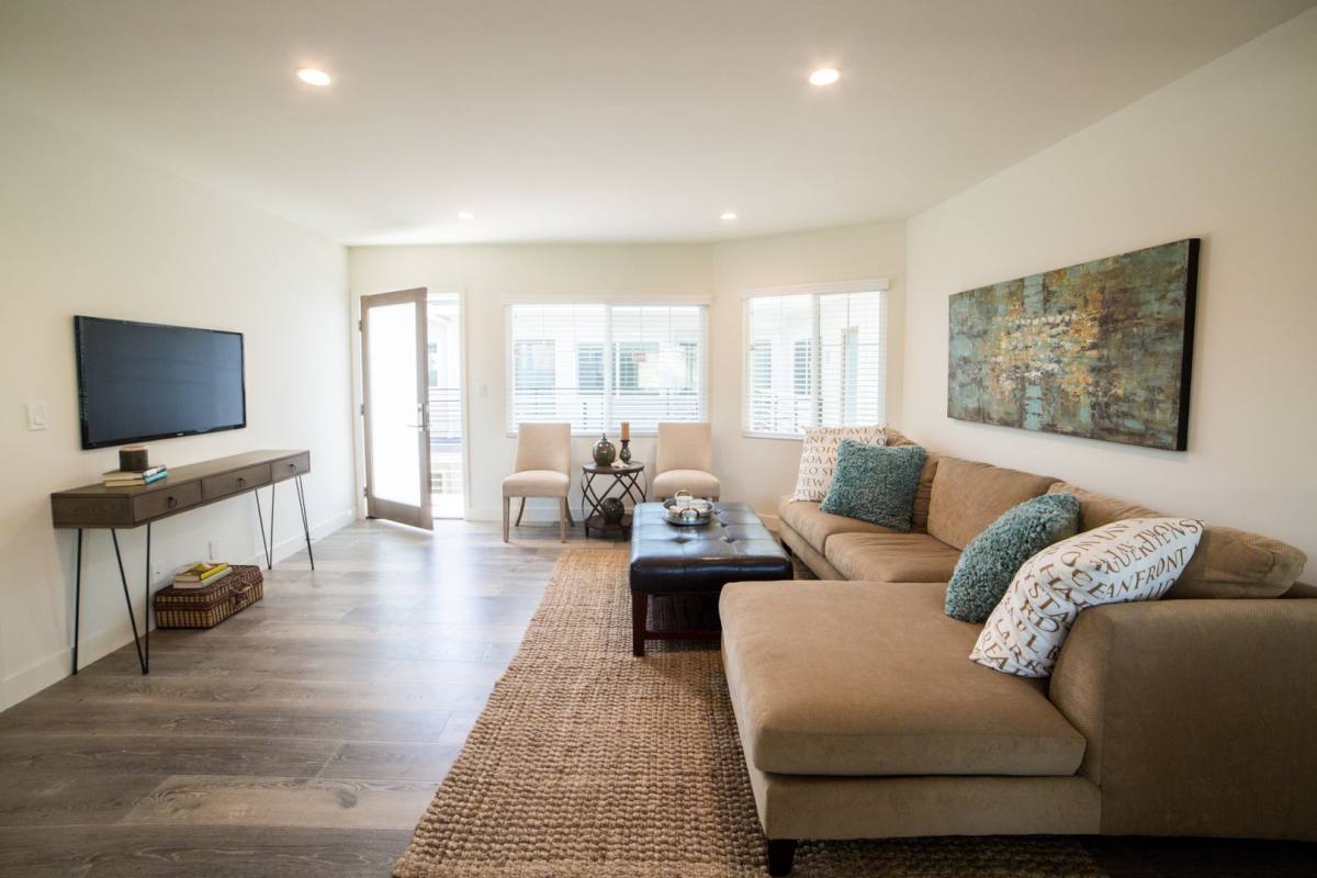 Apartment for rent at 201 S Broadway, Redondo Beach, CA 90277