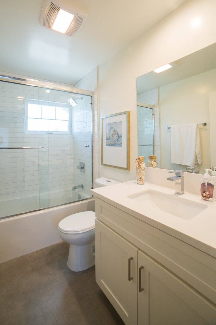 Apartment for rent at 201 S Broadway, Redondo Beach, CA 90277