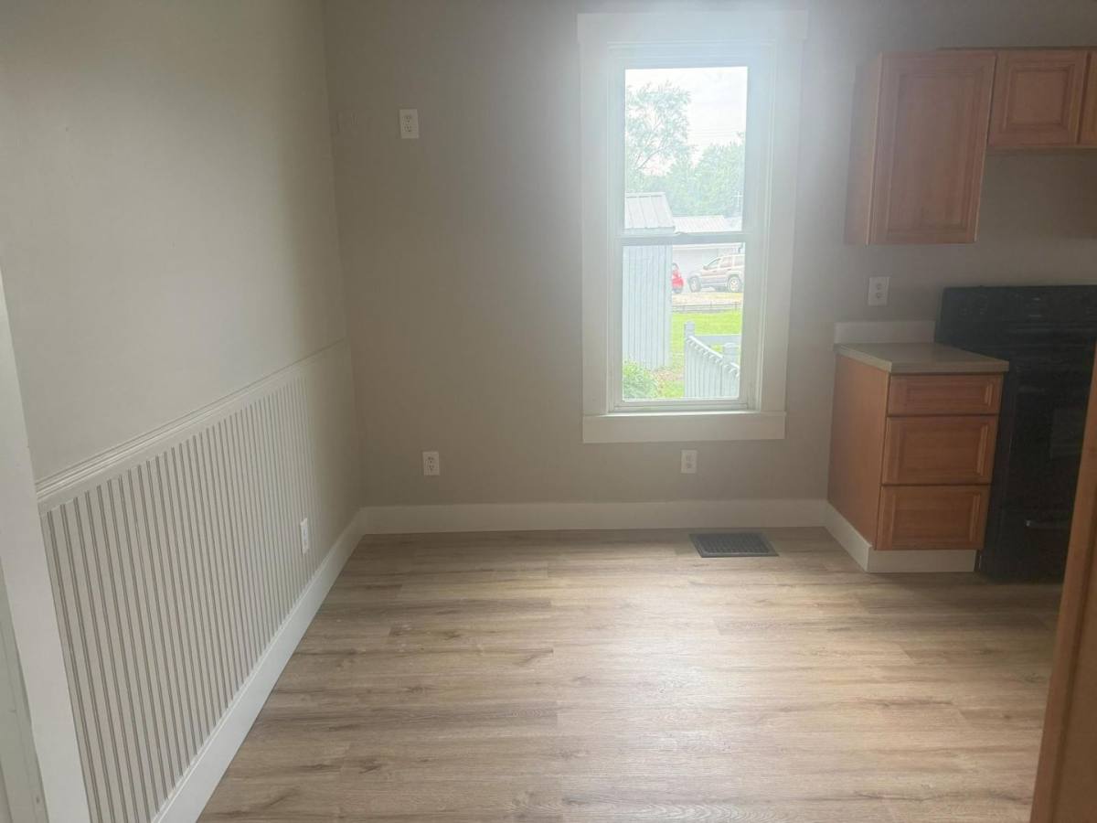Apartment for rent at 103 105 N Monroe St, Mount Vernon, OH 43050