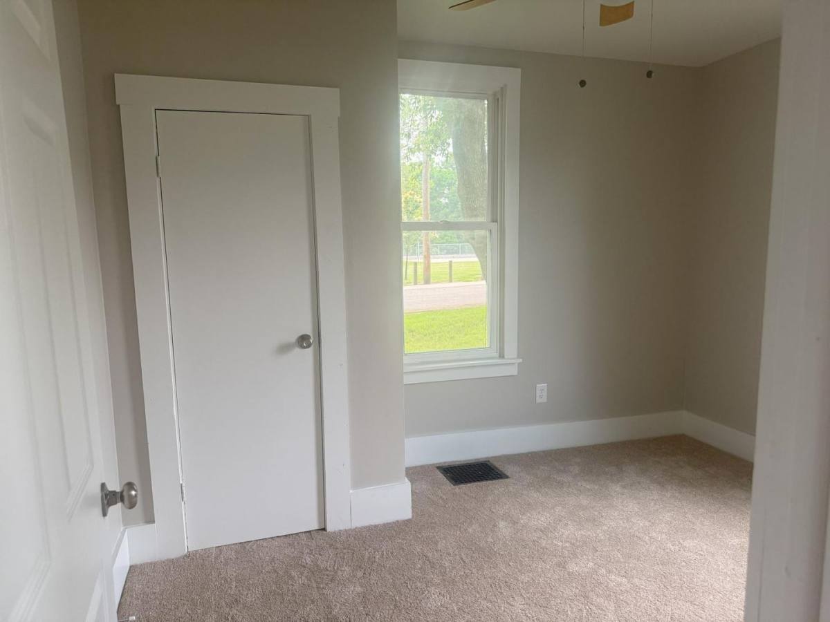 Apartment for rent at 103 105 N Monroe St, Mount Vernon, OH 43050
