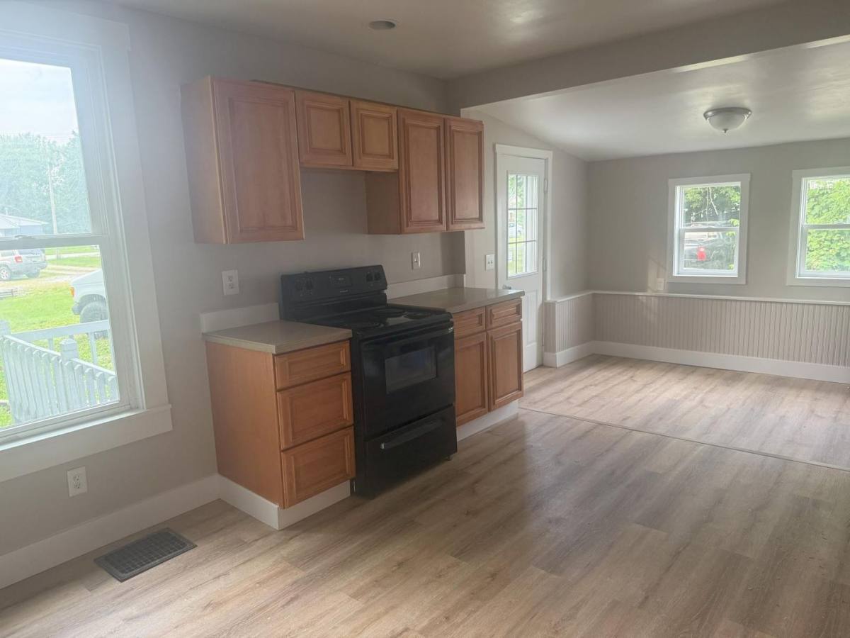 Apartment for rent at 103 105 N Monroe St, Mount Vernon, OH 43050