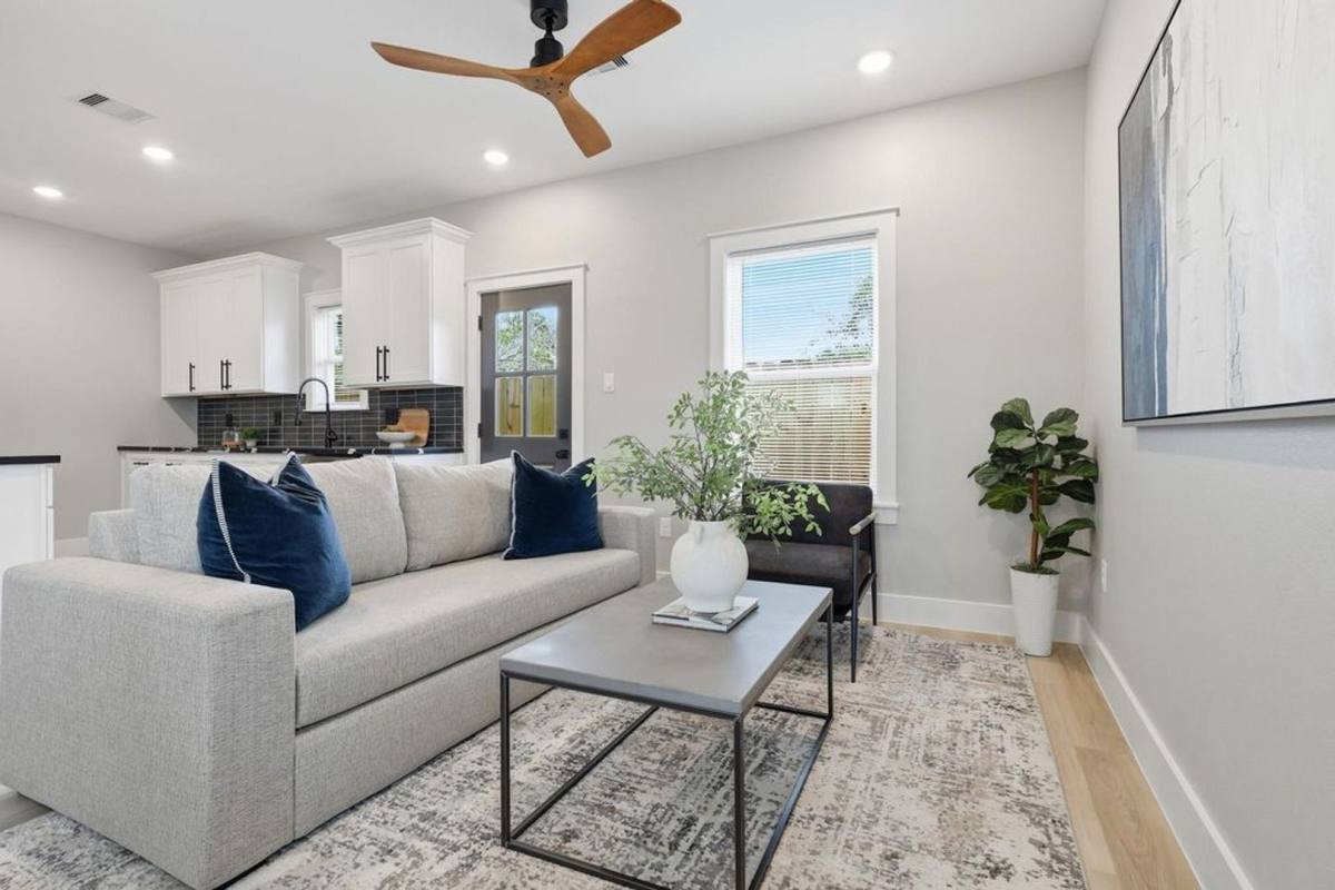 Townhouse for rent at 4723 Mallow St, Houston, TX 77033
