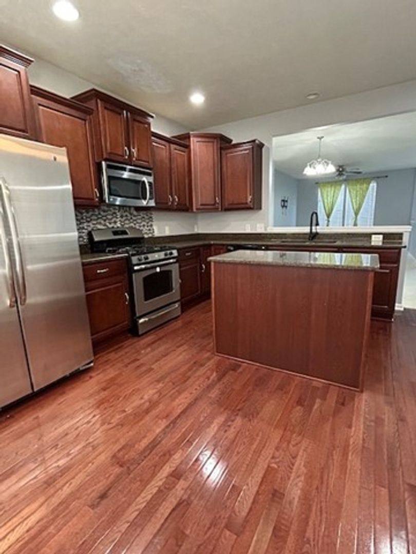Townhouse for rent at 304 Kelsey Dr, Akron, OH 44321