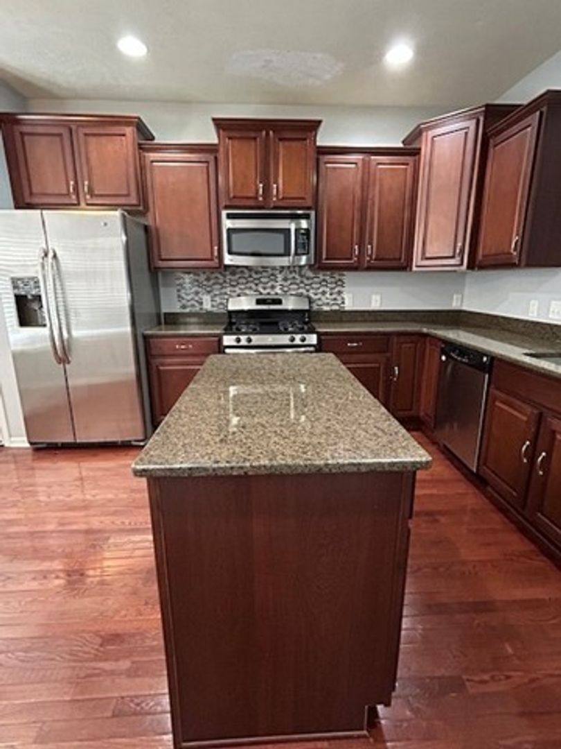Townhouse for rent at 304 Kelsey Dr, Akron, OH 44321