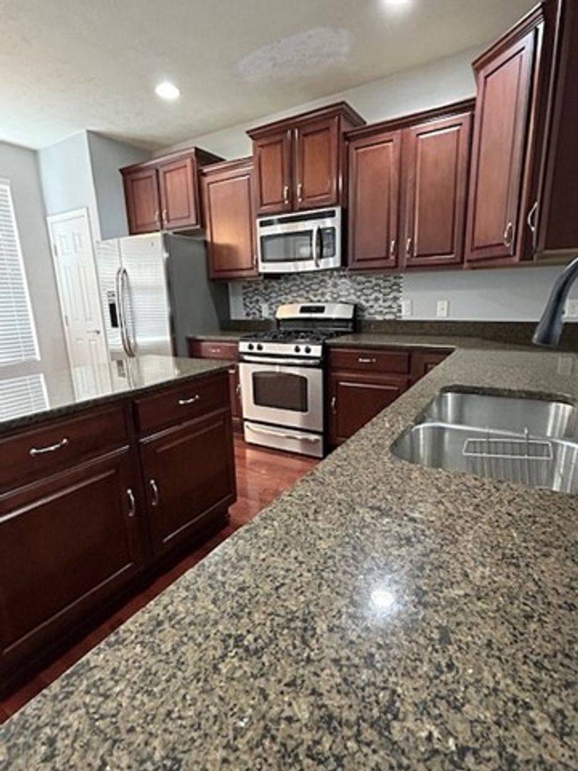 Townhouse for rent at 304 Kelsey Dr, Akron, OH 44321