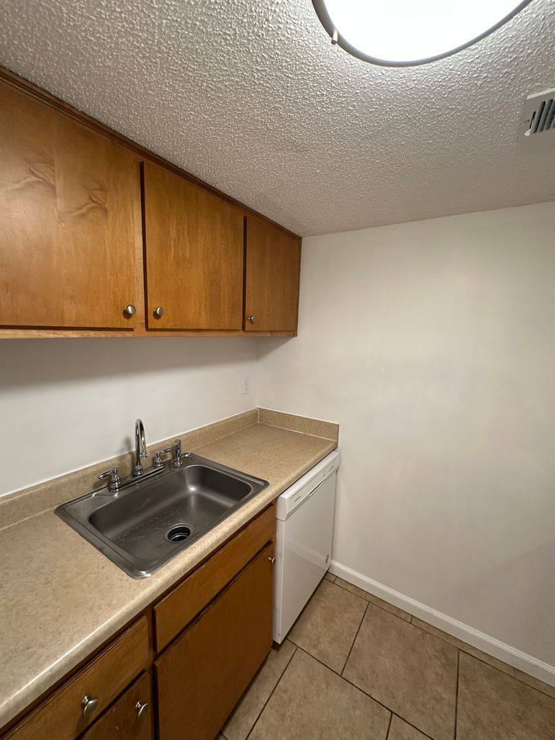 Condo for rent at 635 Patterson, Memphis, TN 38111