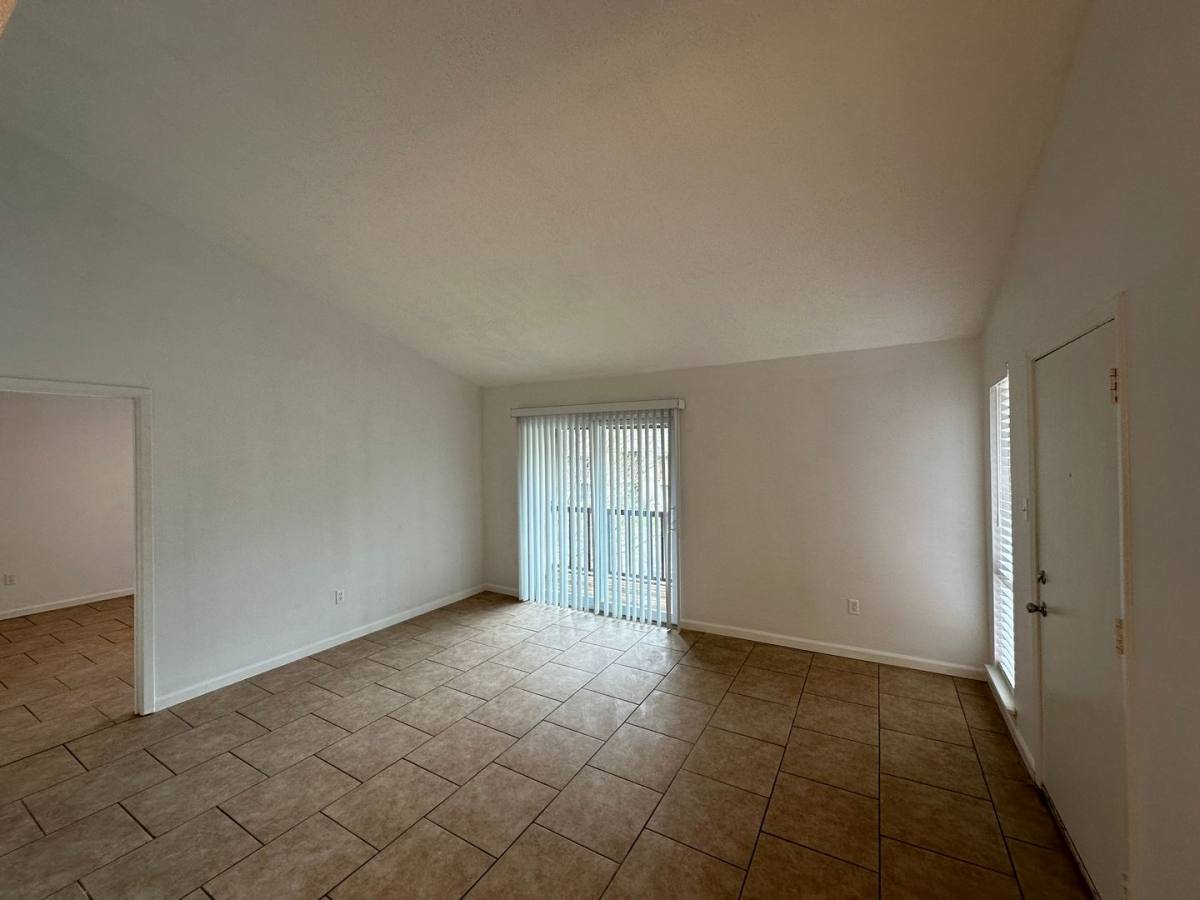 Condo for rent at 635 Patterson, Memphis, TN 38111