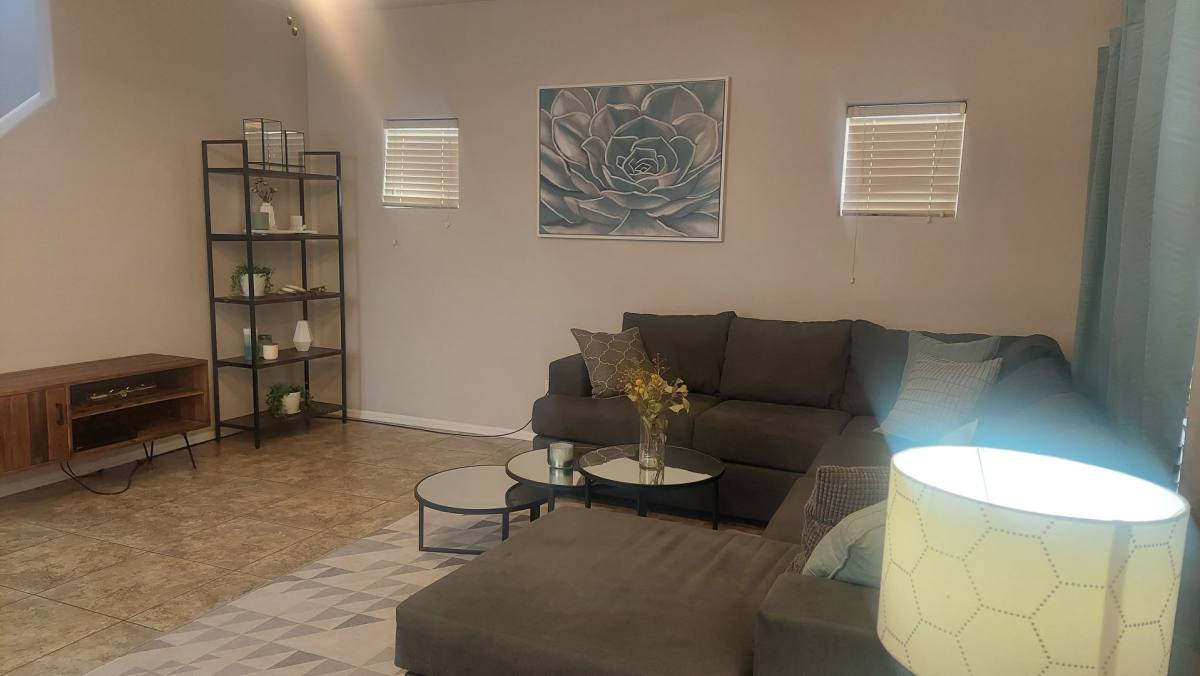 House for rent at 943 S Sabino Dr, Gilbert, AZ 85296