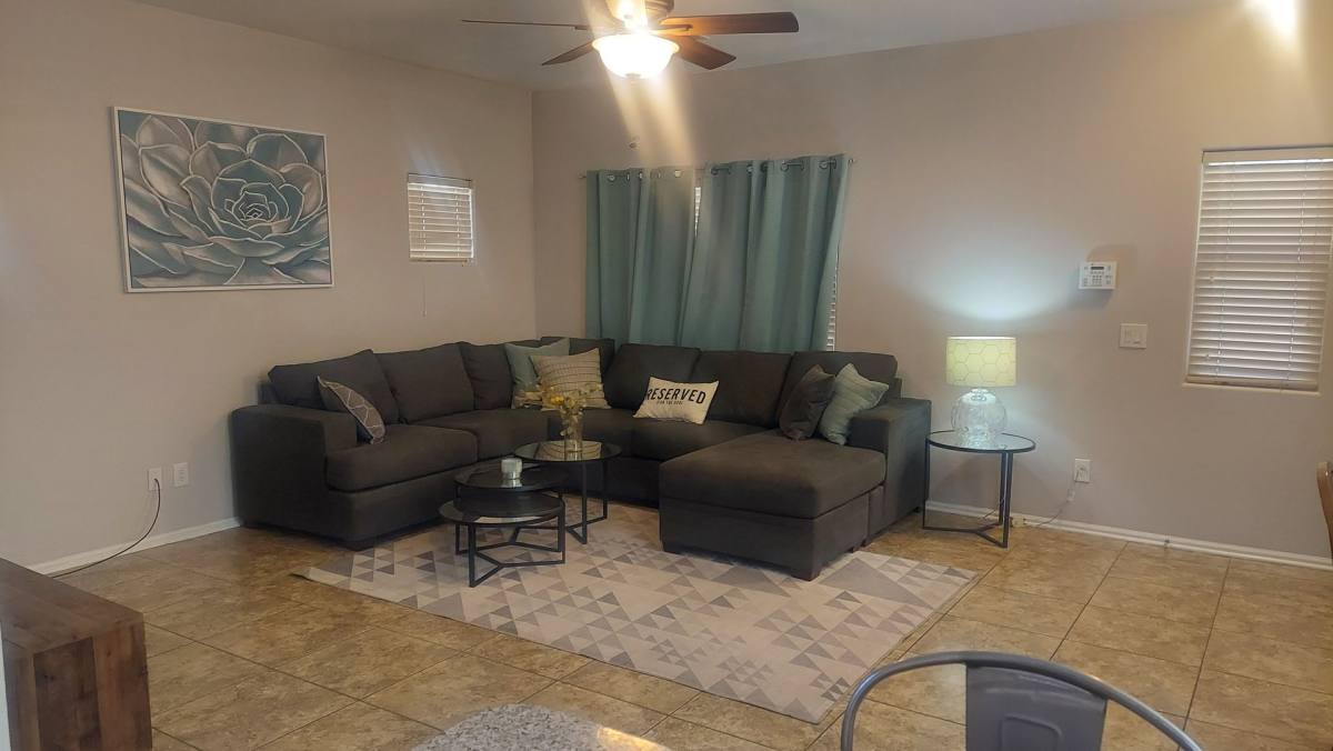 House for rent at 943 S Sabino Dr, Gilbert, AZ 85296