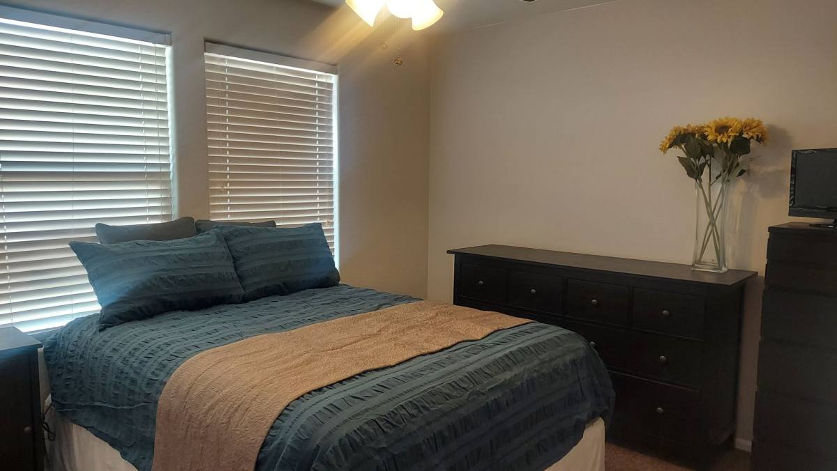 House for rent at 943 S Sabino Dr, Gilbert, AZ 85296