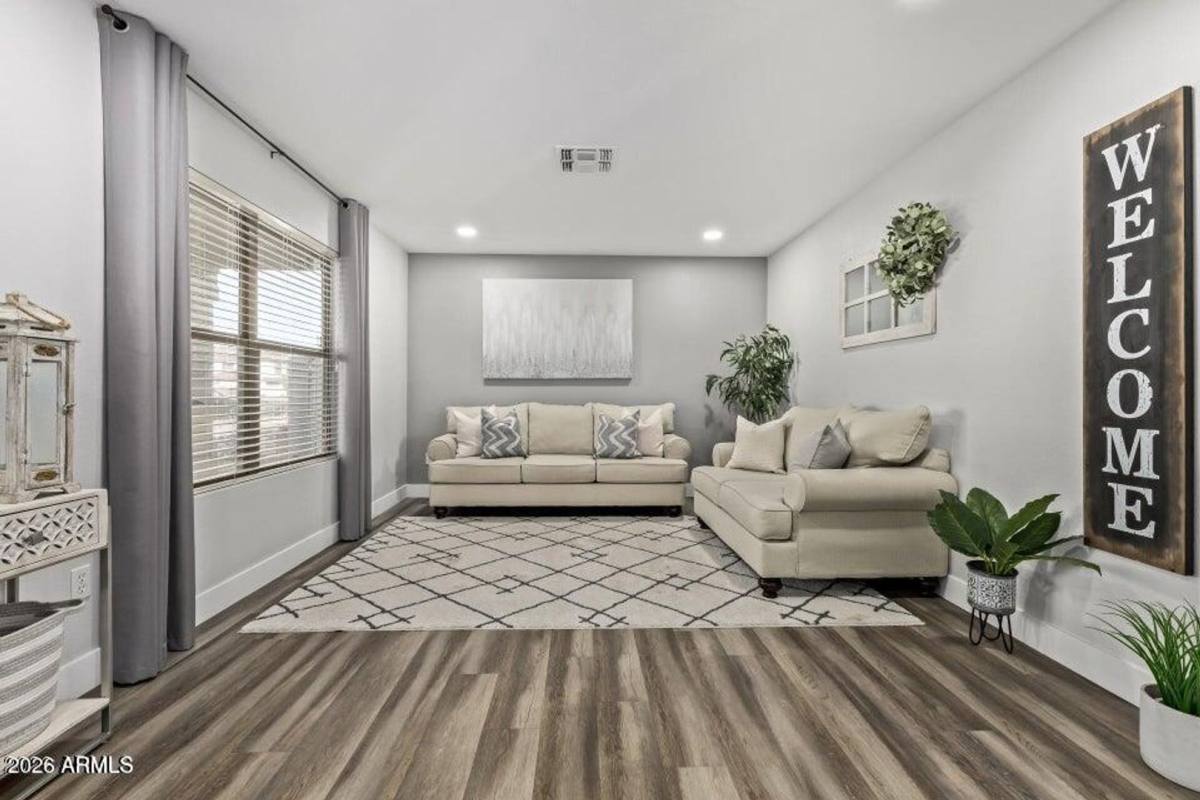 House for rent at 10617 W Daley Lane, Peoria, AZ 85383