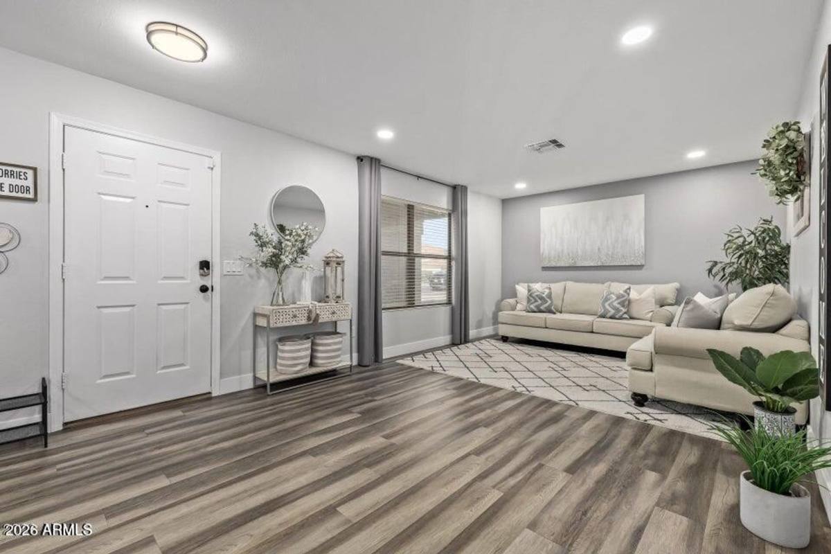 House for rent at 10617 W Daley Lane, Peoria, AZ 85383