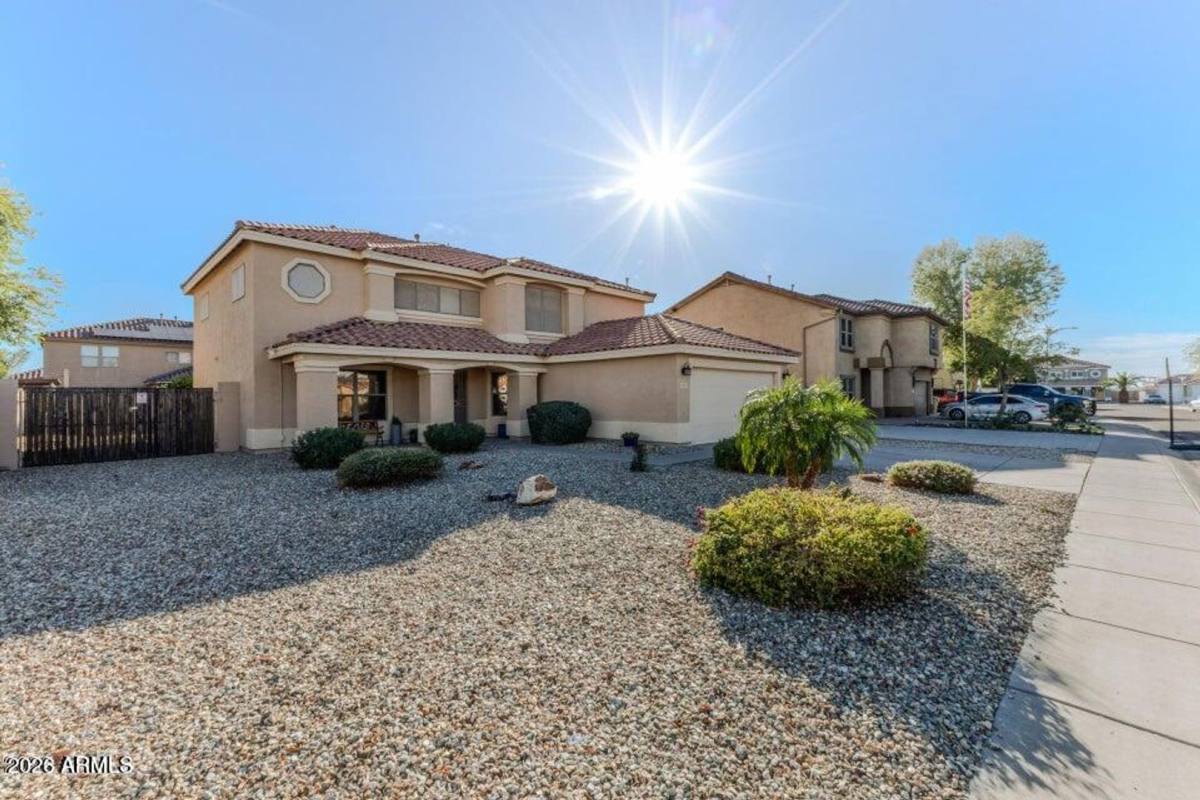 House for rent at 10617 W Daley Lane, Peoria, AZ 85383