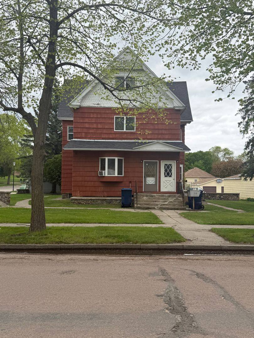 618 N Broadway, Watertown, SD 57201 - Apartment for Rent