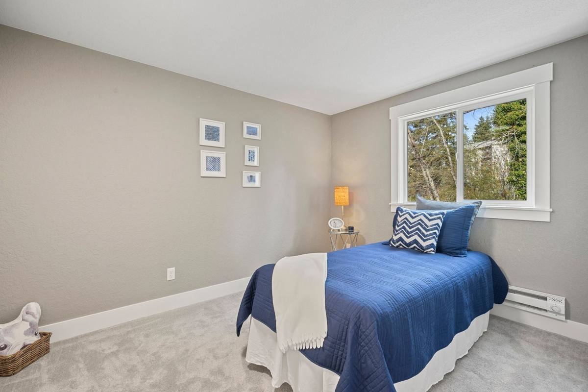 Apartment for rent at 9110 Redmond-Woodinville Rd NE, Redmond, WA 98052