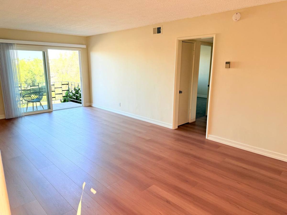 Apartment for rent at 300 Palos Verdes Blvd, Redondo Beach, CA 90277
