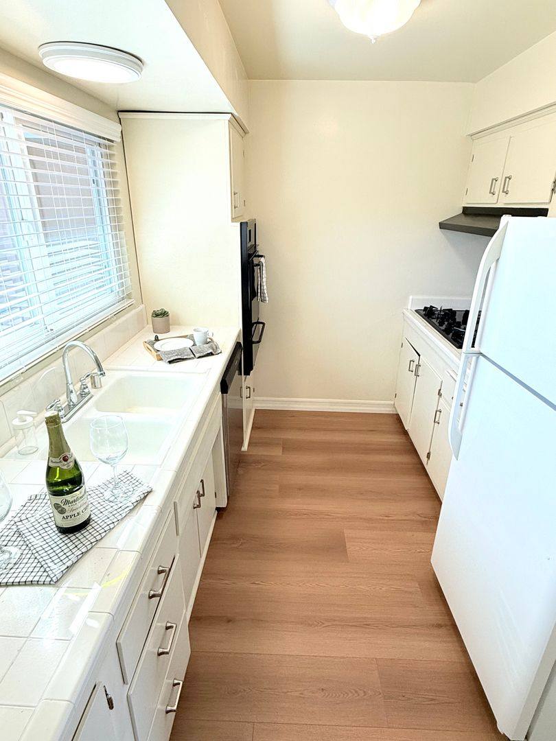 Apartment for rent at 300 Palos Verdes Blvd, Redondo Beach, CA 90277