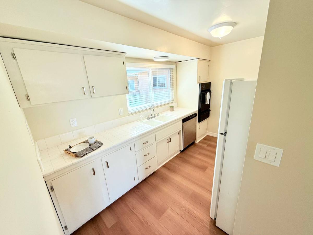 Apartment for rent at 300 Palos Verdes Blvd, Redondo Beach, CA 90277