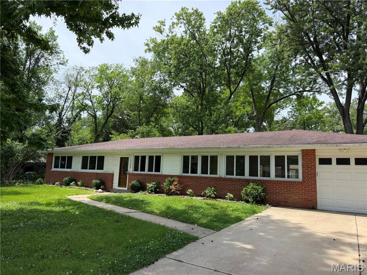 House for rent at 709 Elkington, Saint Louis, MO 63132
