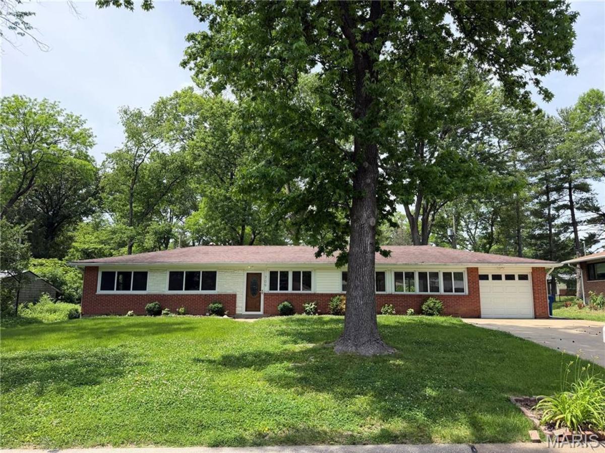 House for rent at 709 Elkington, Saint Louis, MO 63132