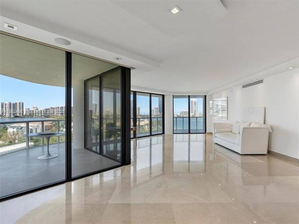 Apartment for rent at 4000 Island Blvd, North Miami Beach, FL 33160