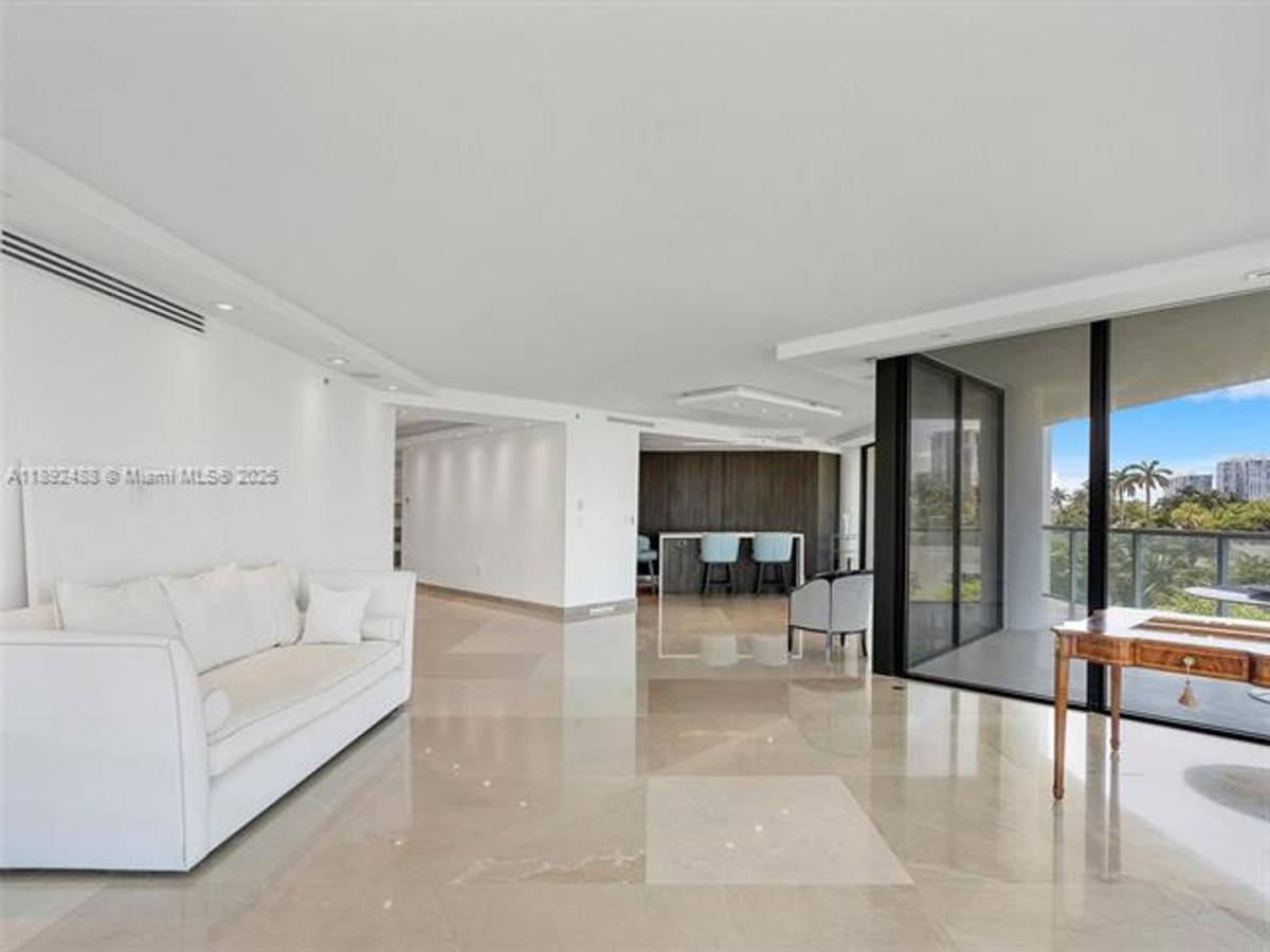 Apartment for rent at 4000 Island Blvd, North Miami Beach, FL 33160