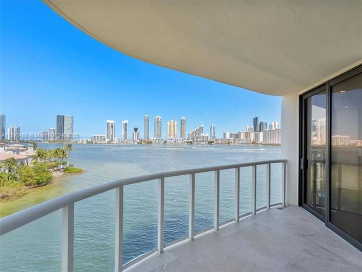 Apartment for rent at 4000 Island Blvd, North Miami Beach, FL 33160