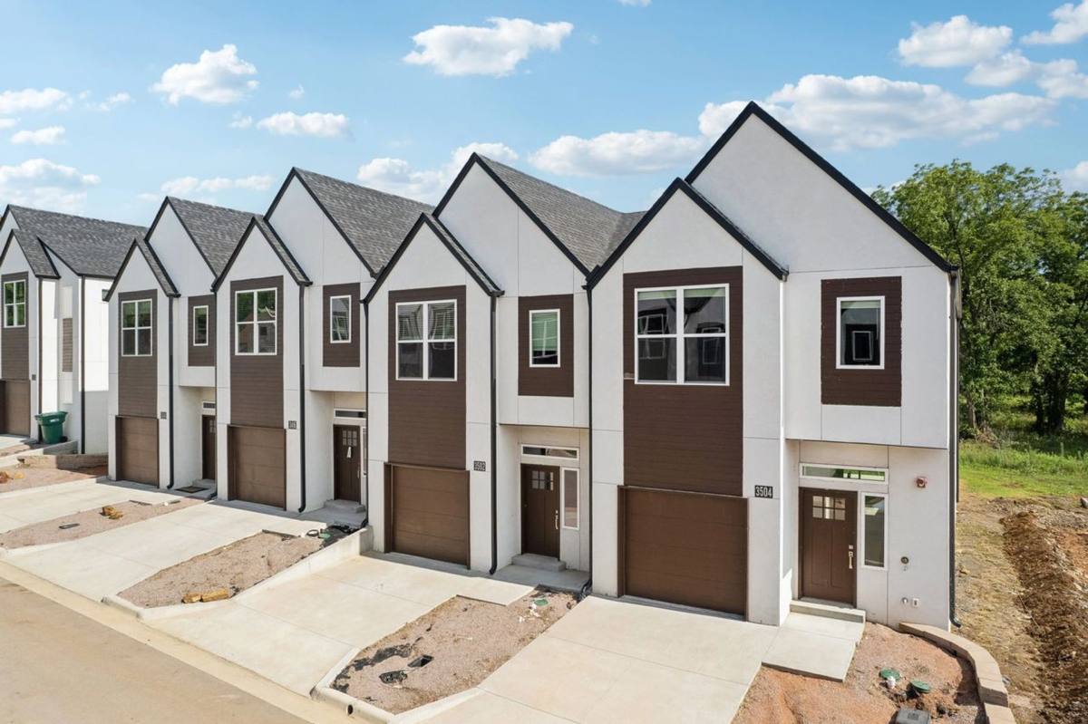 Townhouse for rent at 7902 S 33rd W Ave, Tulsa, OK 74132