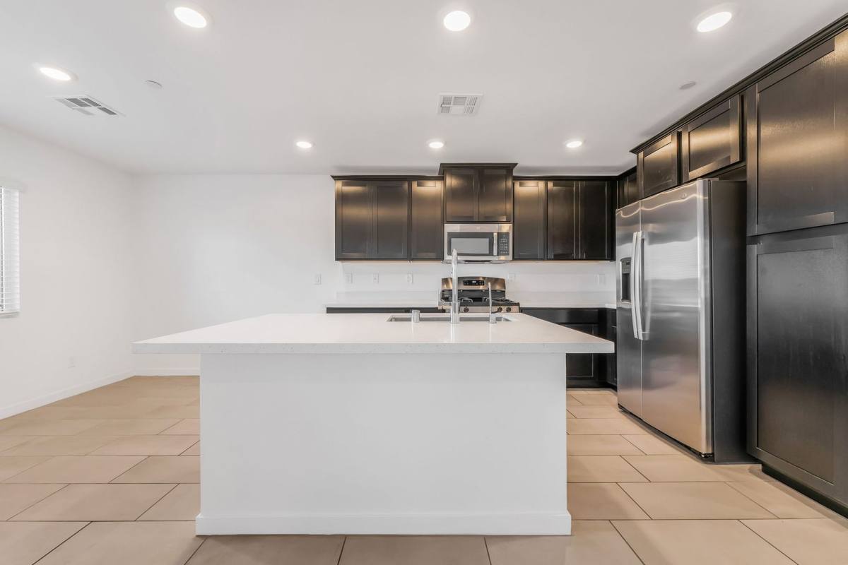 House for rent at 894 Cadence View Way, Henderson, NV 89011