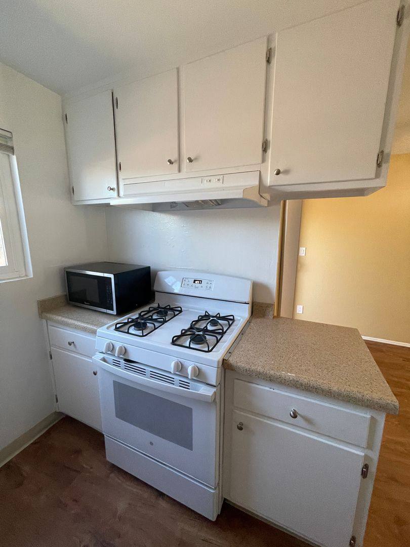 Apartment for rent at 343 Cabrillo St, Costa Mesa, CA 92627