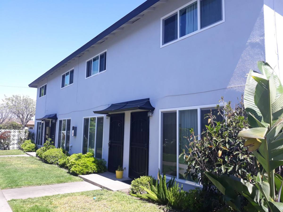 Apartment for rent at 343 Cabrillo St, Costa Mesa, CA 92627