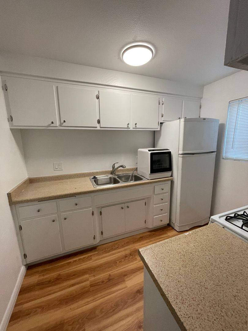 Apartment for rent at 343 Cabrillo St, Costa Mesa, CA 92627