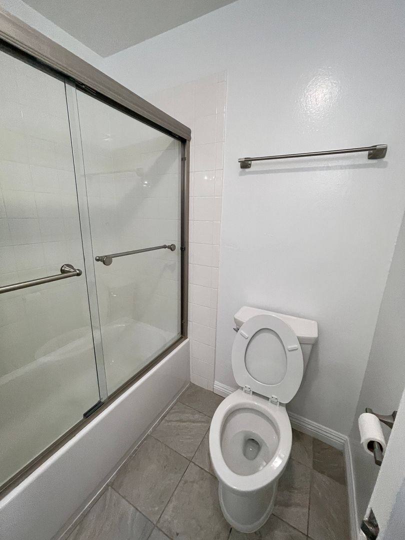 Apartment for rent at 343 Cabrillo St, Costa Mesa, CA 92627