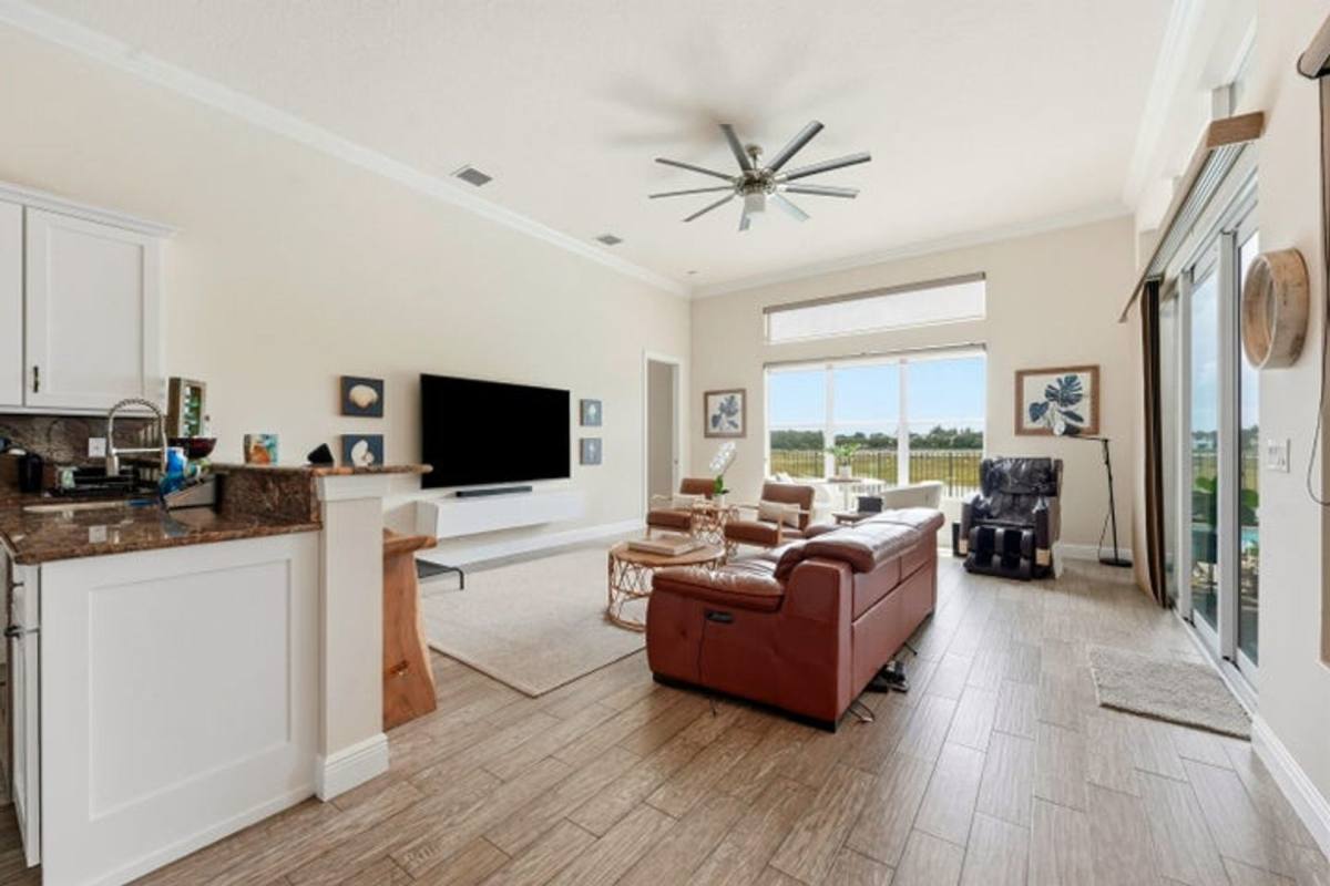 House for rent at 851 Edgebrook Lane, West Palm Beach, FL 33411