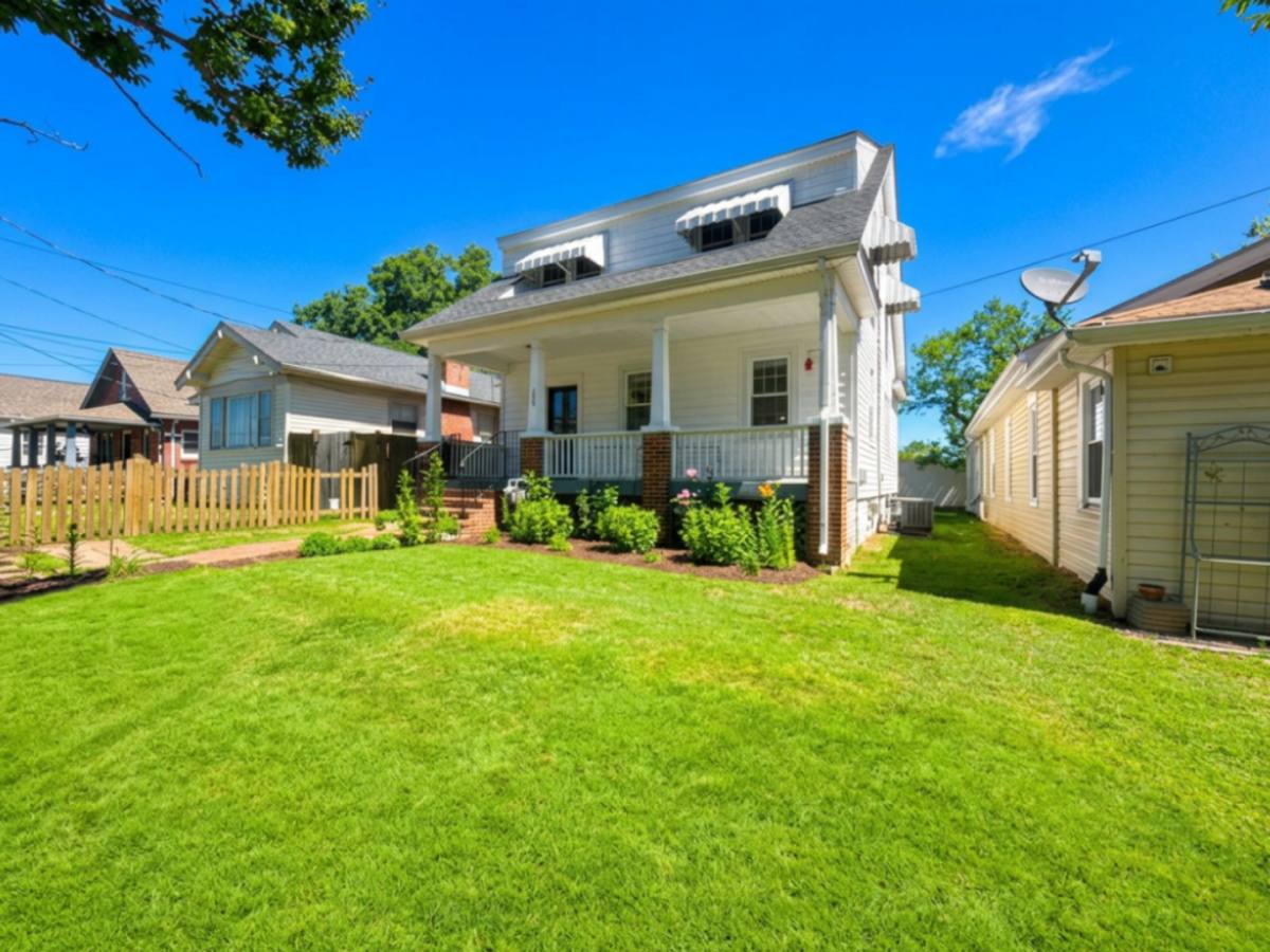 Apartment for rent at 209 4th Ave, Alexandria, VA 22314