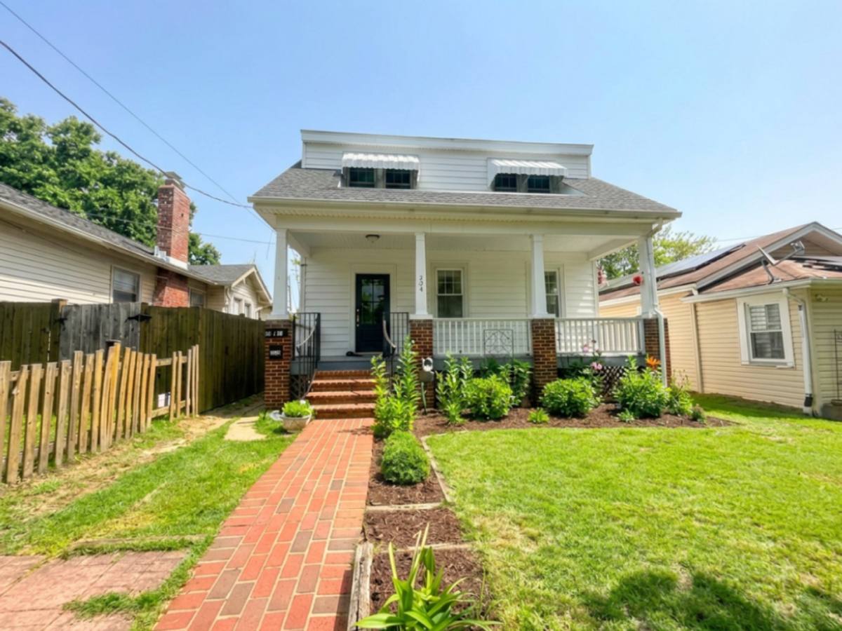 Apartment for rent at 209 4th Ave, Alexandria, VA 22314