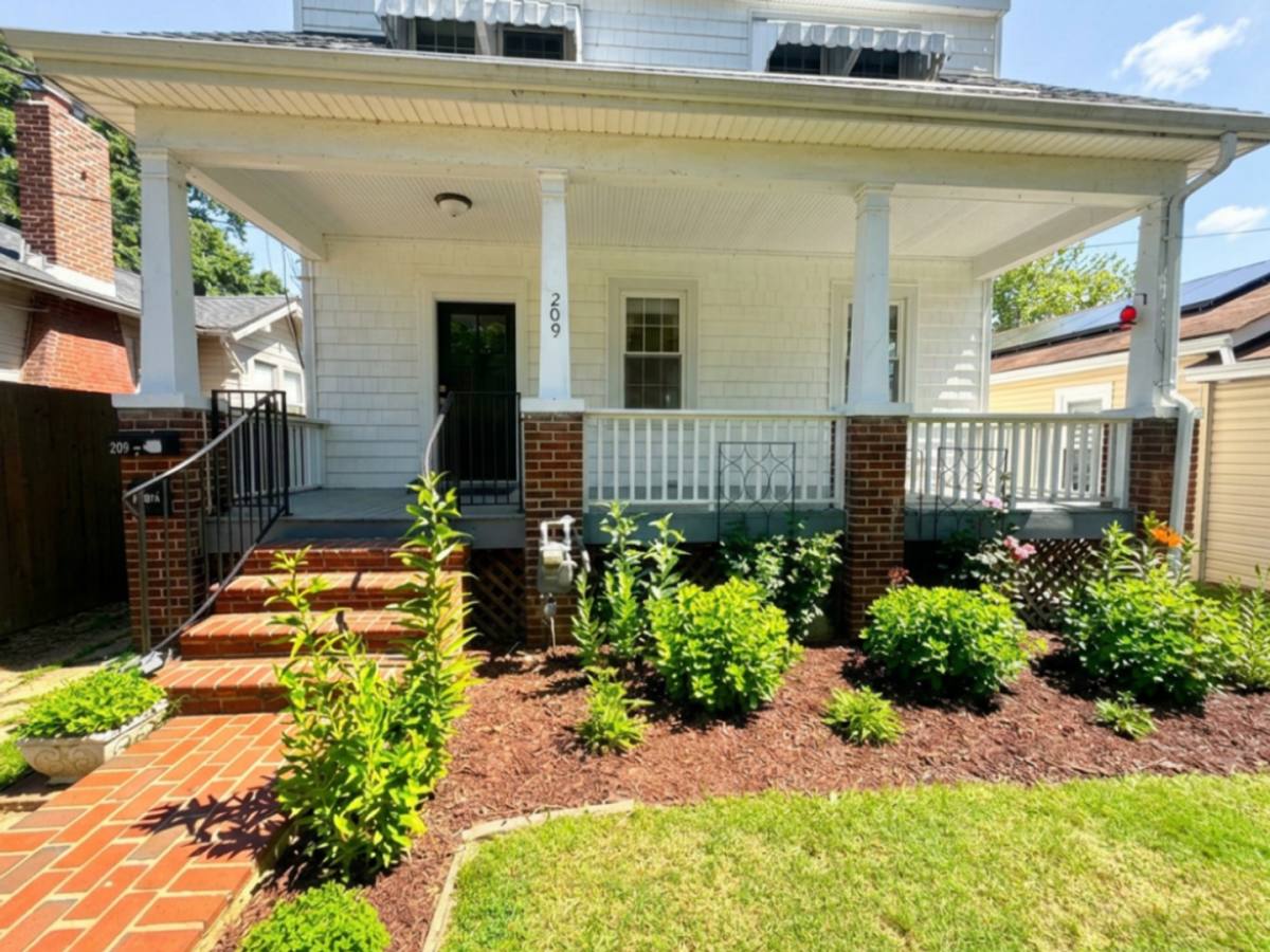 Apartment for rent at 209 4th Ave, Alexandria, VA 22314