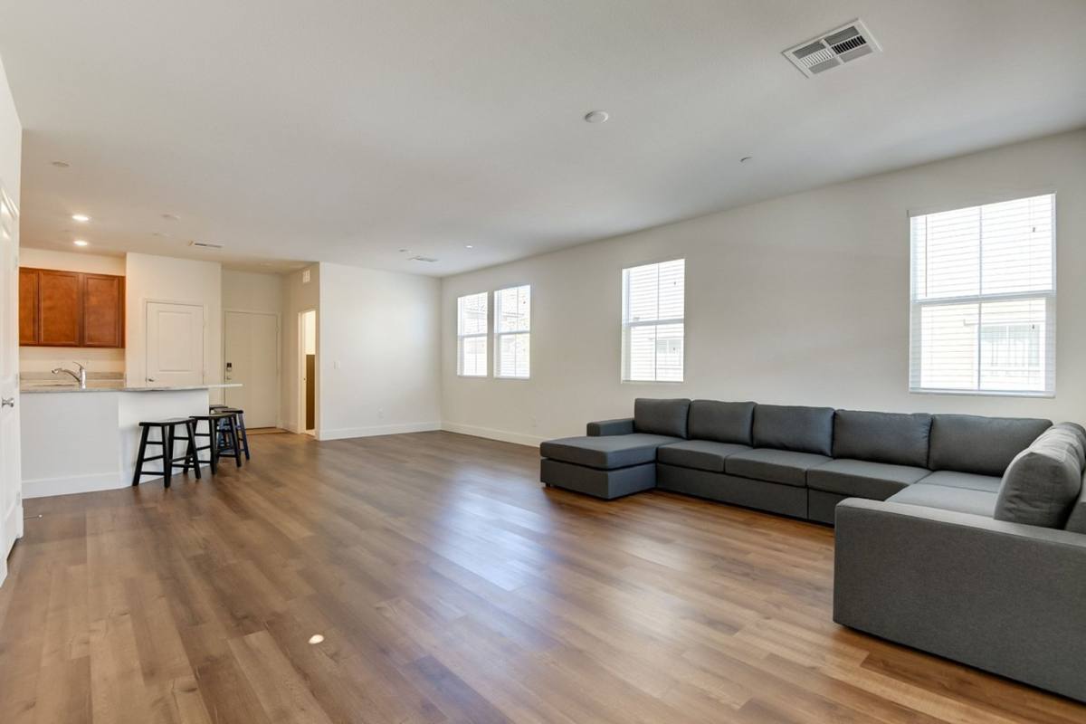 Townhouse for rent at 2875 Starling Summit St, Henderson, NV 89044