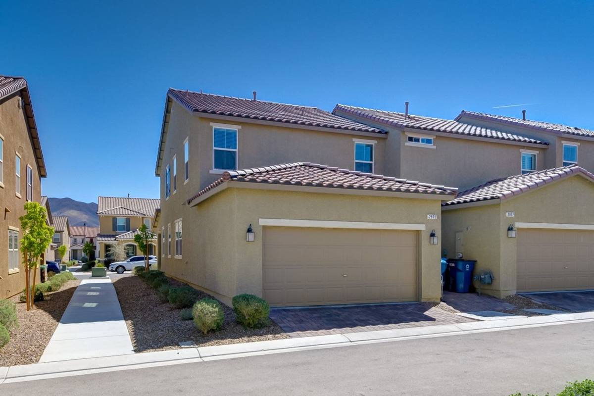 Townhouse for rent at 2875 Starling Summit St, Henderson, NV 89044